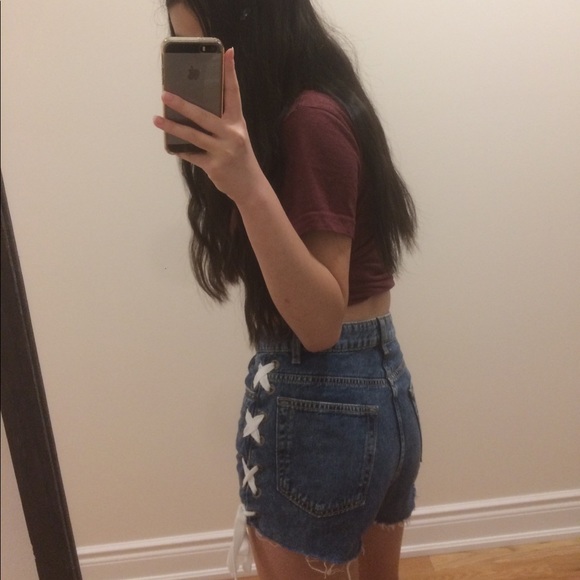 H&M HIGH-WAISTED LACE UP DENIM SHORTS - Picture 3 of 8